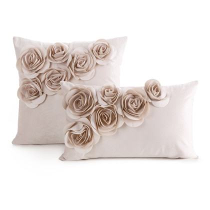 Zamatová obliečka na vankúš FLORES, 3D ruže pudrové